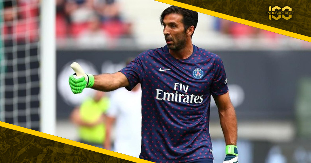 Meski Jarang Main, Buffon Punya Peran Penting di PSG